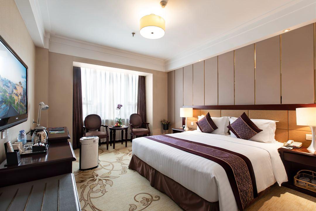 Отель Jin Jiang West Capital International The Bell And Drum Tower Muslim Quarter & Metro Line 6 & Indoor Swimming Pool & Self-service Free Laundry 4*