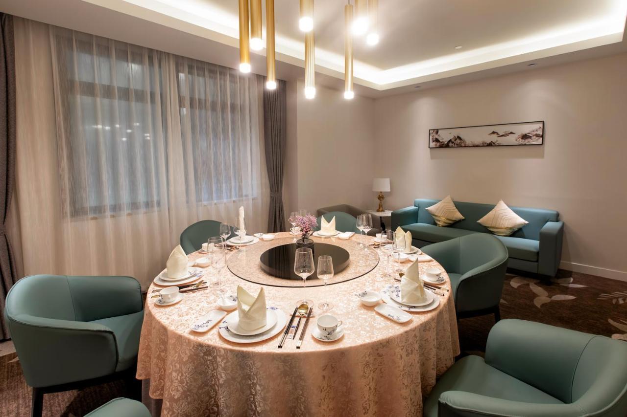 Jin Jiang West Capital International The Bell And Drum Tower Muslim Quarter & Metro Line 6 & Indoor Swimming Pool & Self-service Free Laundry Отель 4*