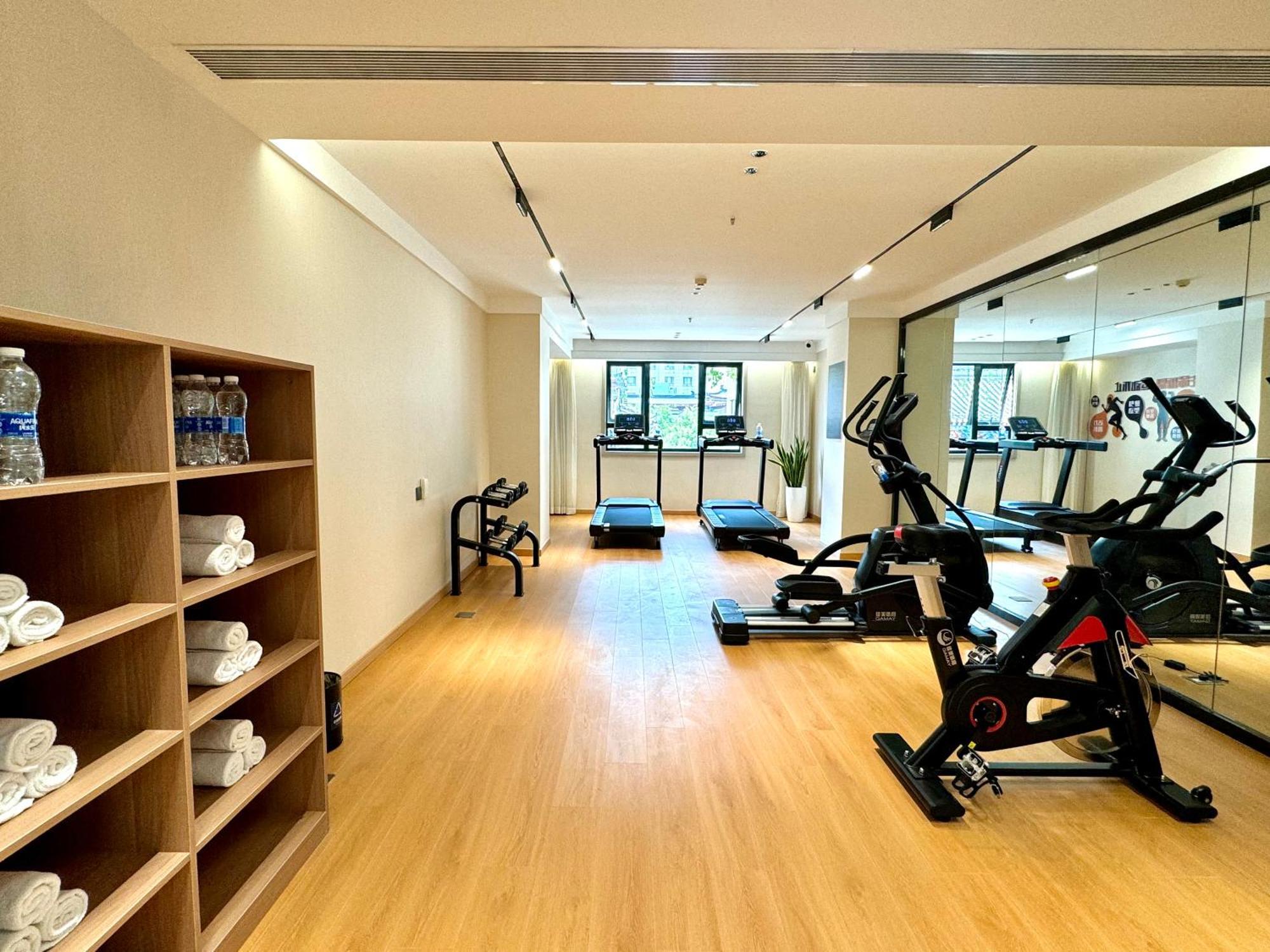 Jin Jiang West Capital International The Bell And Drum Tower Muslim Quarter & Metro Line 6 & Indoor Swimming Pool & Self-service Free Laundry Отель 4*
