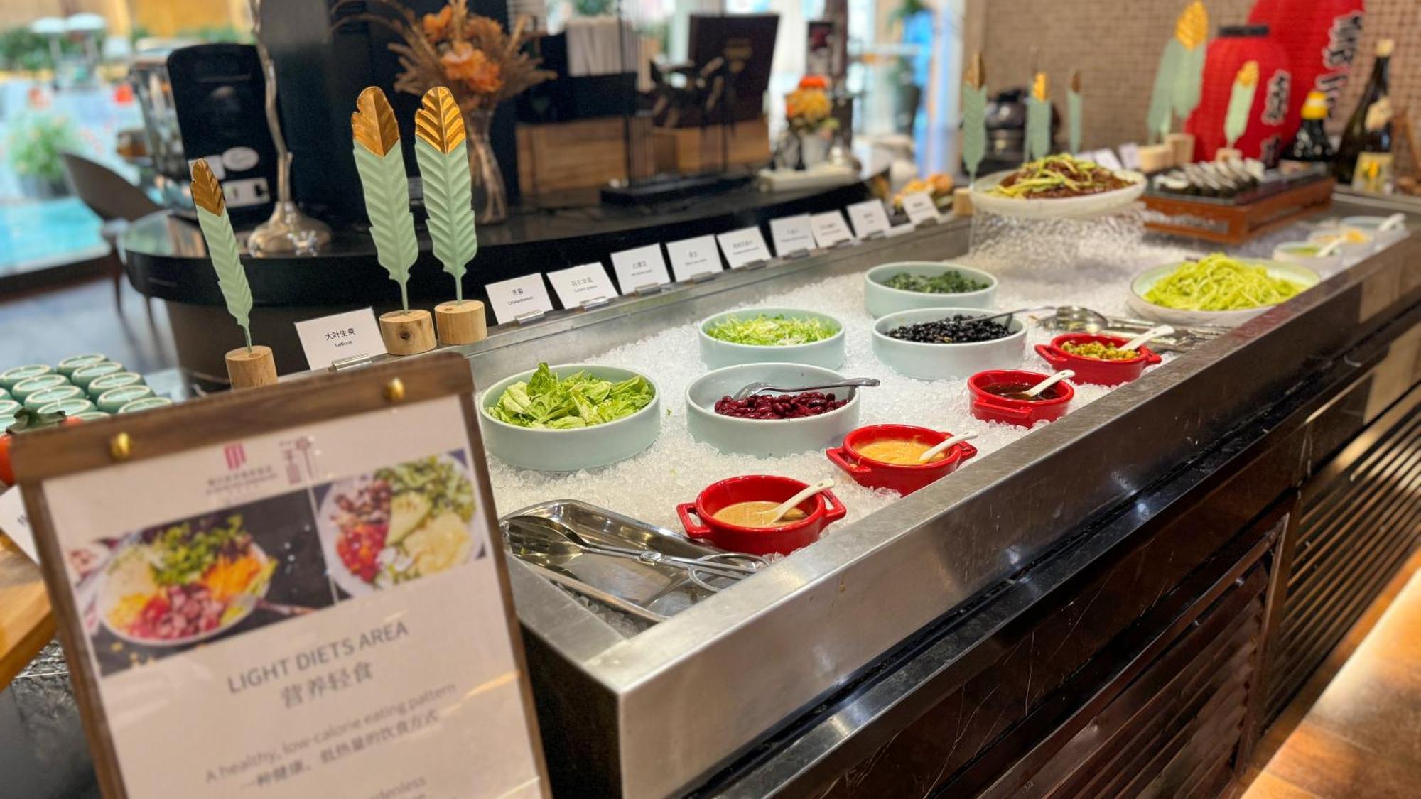 Jin Jiang West Capital International The Bell And Drum Tower Muslim Quarter & Metro Line 6 & Indoor Swimming Pool & Self-service Free Laundry Отель