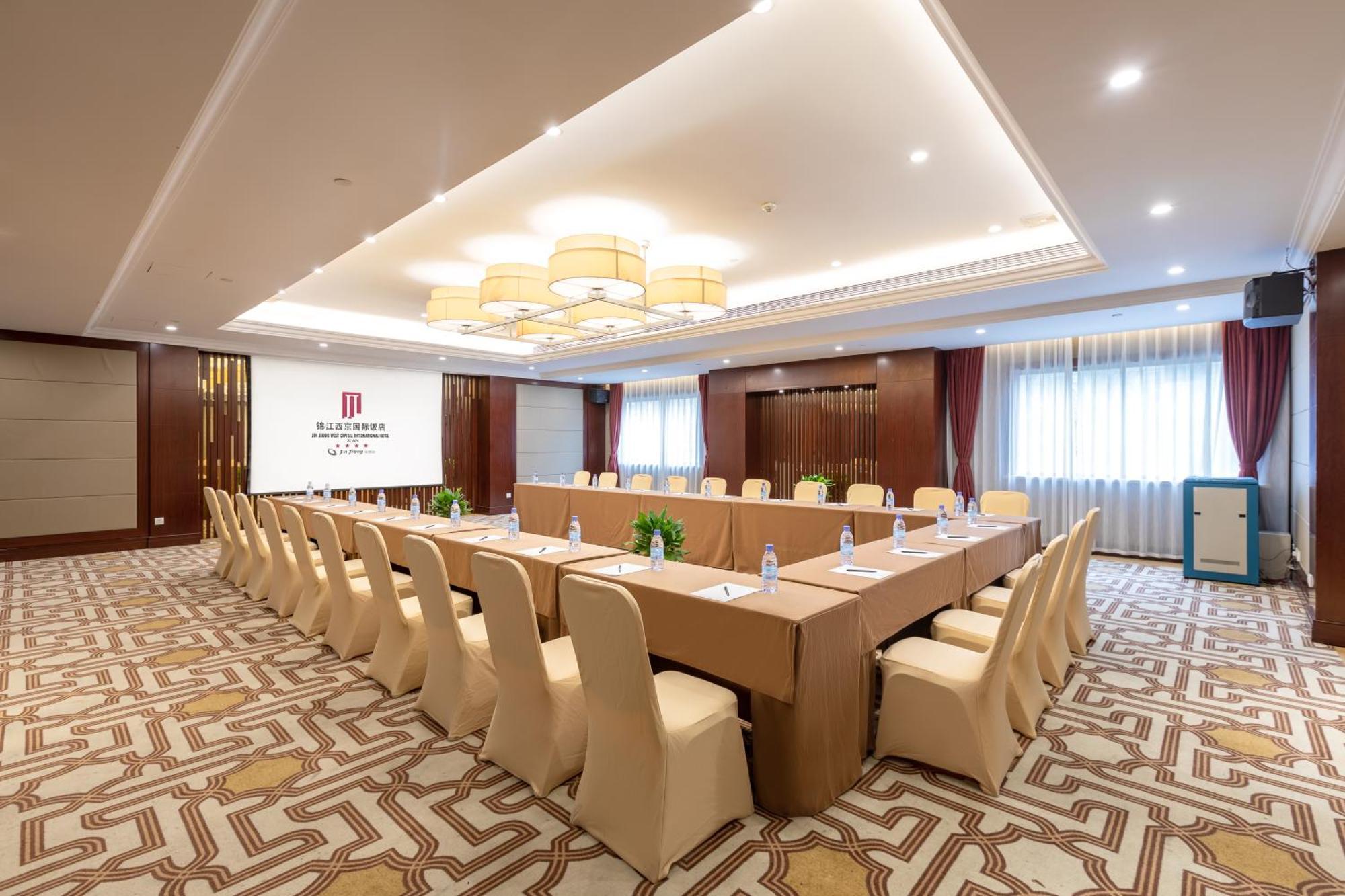 Jin Jiang West Capital International The Bell And Drum Tower Muslim Quarter & Metro Line 6 & Indoor Swimming Pool & Self-service Free Laundry 4*