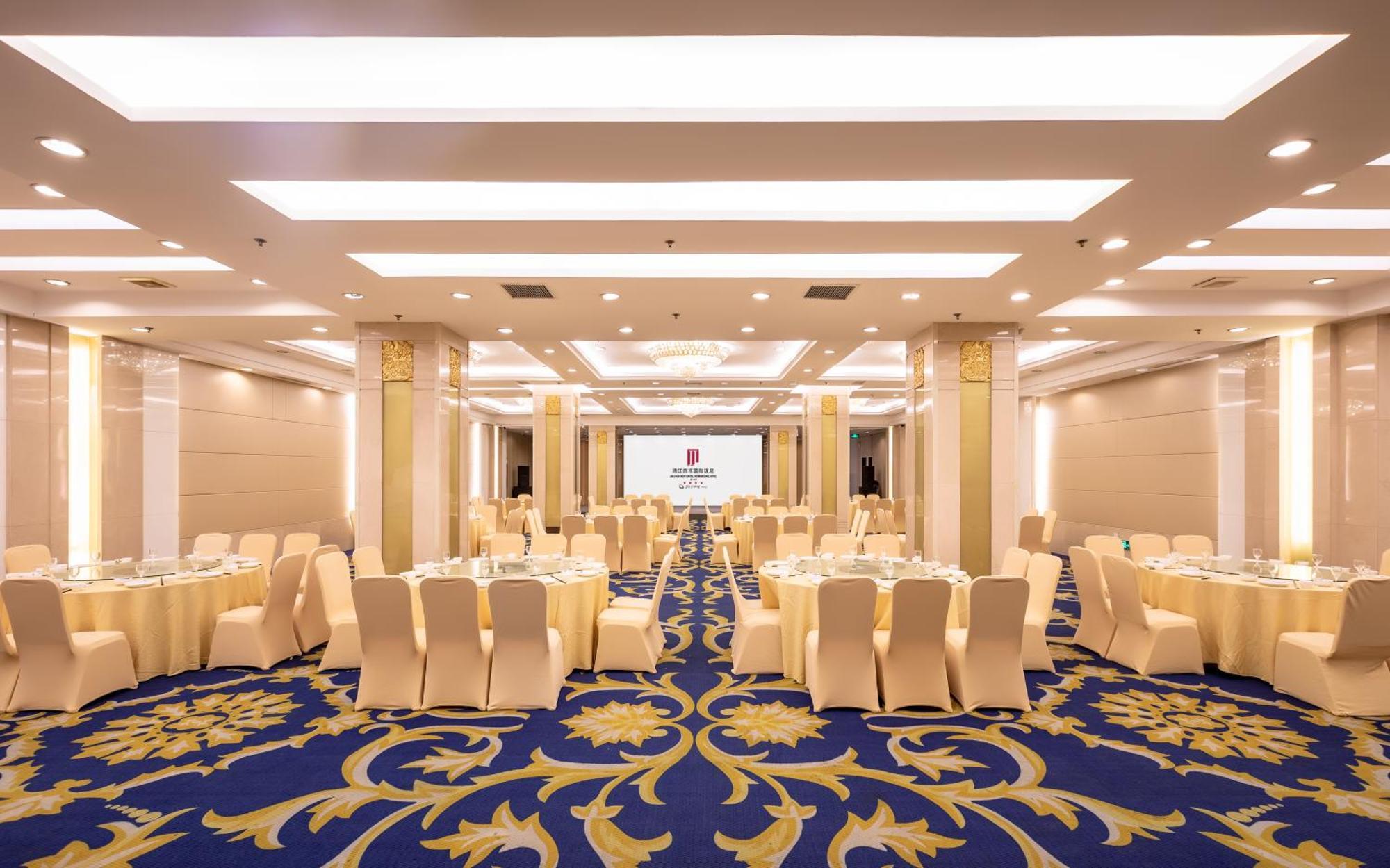 Jin Jiang West Capital International The Bell And Drum Tower Muslim Quarter & Metro Line 6 & Indoor Swimming Pool & Self-service Free Laundry