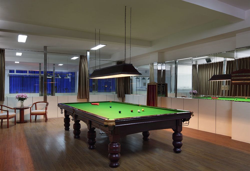 Отель Jin Jiang West Capital International The Bell And Drum Tower Muslim Quarter & Metro Line 6 & Indoor Swimming Pool & Self-service Free Laundry 4*