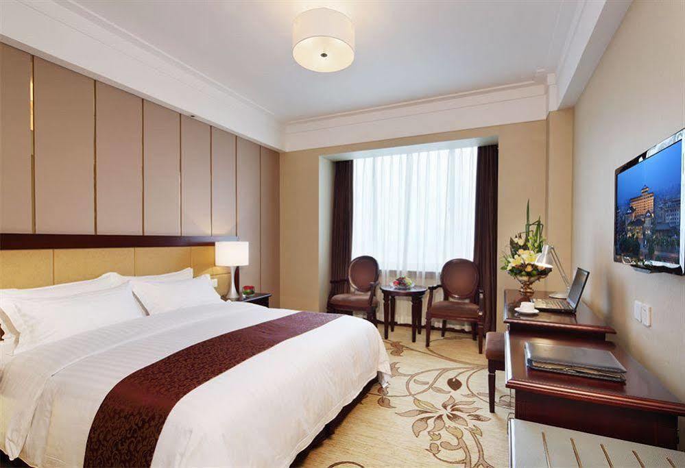 Jin Jiang West Capital International The Bell And Drum Tower Muslim Quarter & Metro Line 6 & Indoor Swimming Pool & Self-service Free Laundry Отель Сиань